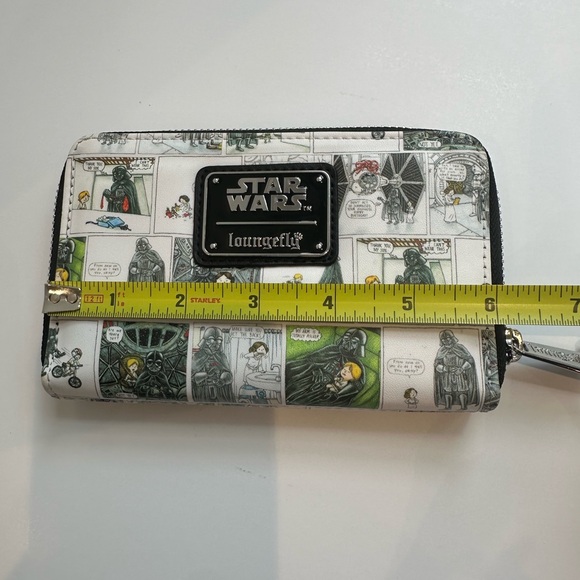 NWT Loungefly  Star Wars Vaders zip around wallet. Excellent condition. - Picture 2 of 12
